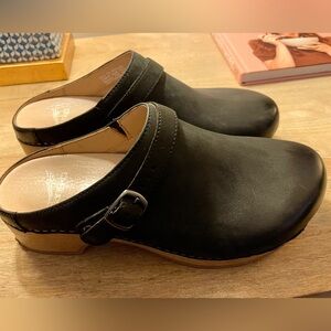 Dansko Black Nubuck Open Back Clogs Shoes 39 M EUC 9